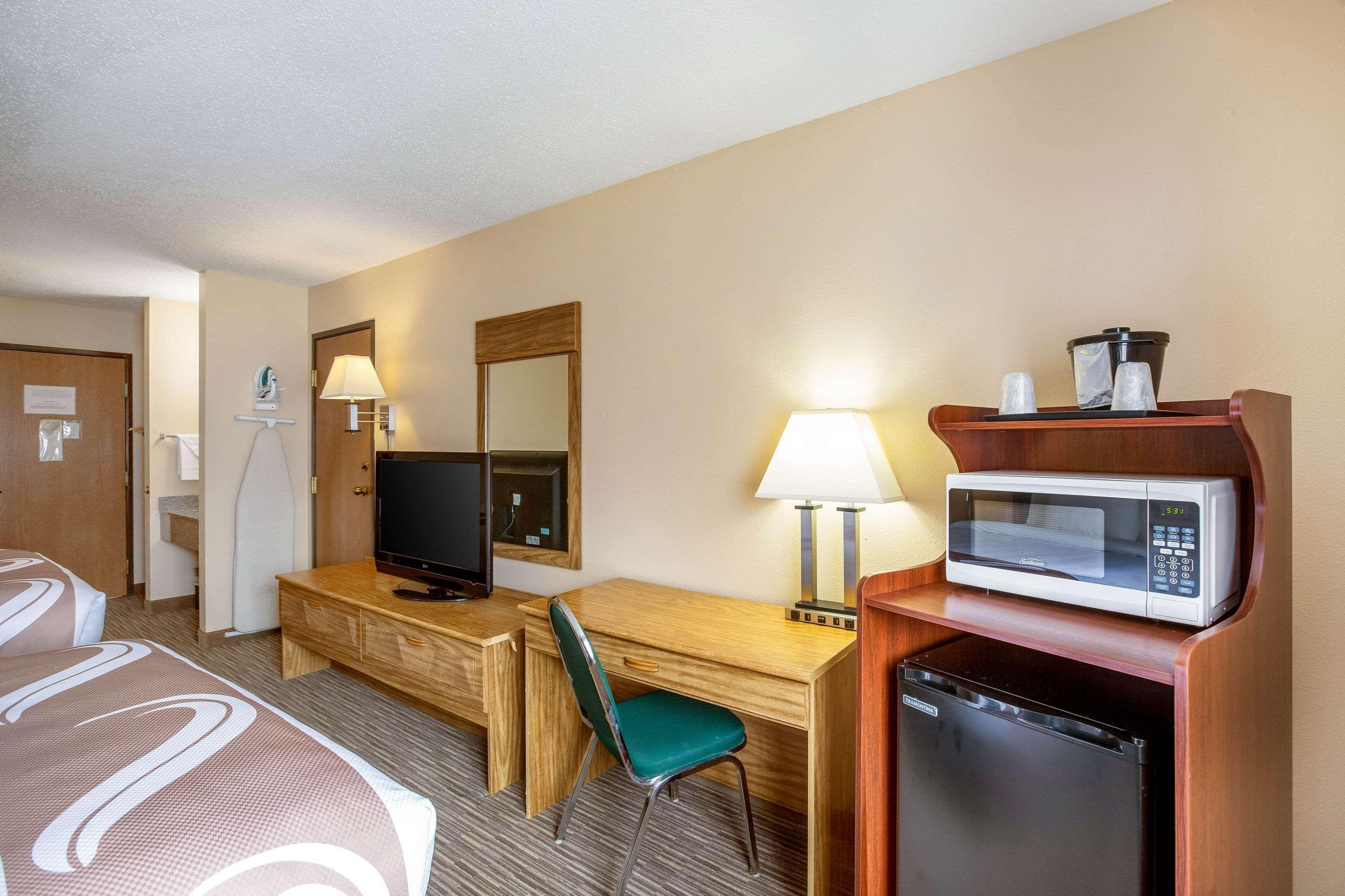 Quality Inn - Storm Lake Экстерьер фото