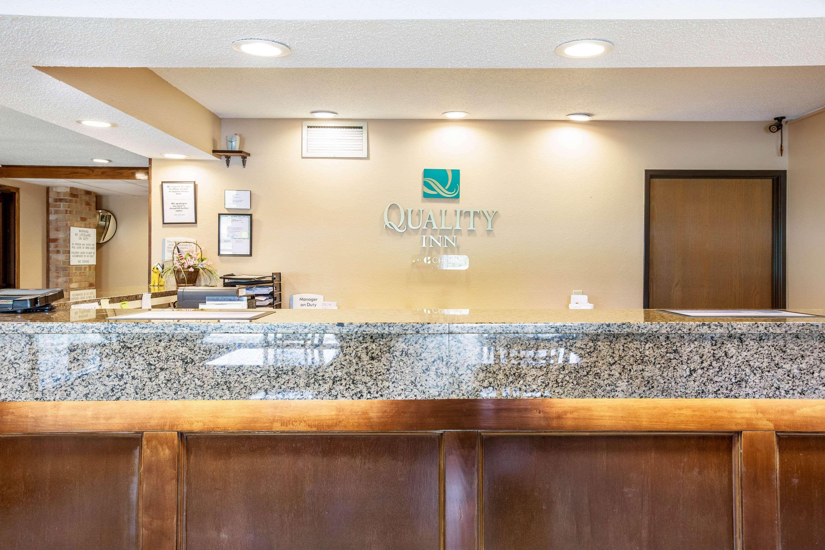 Quality Inn - Storm Lake Экстерьер фото