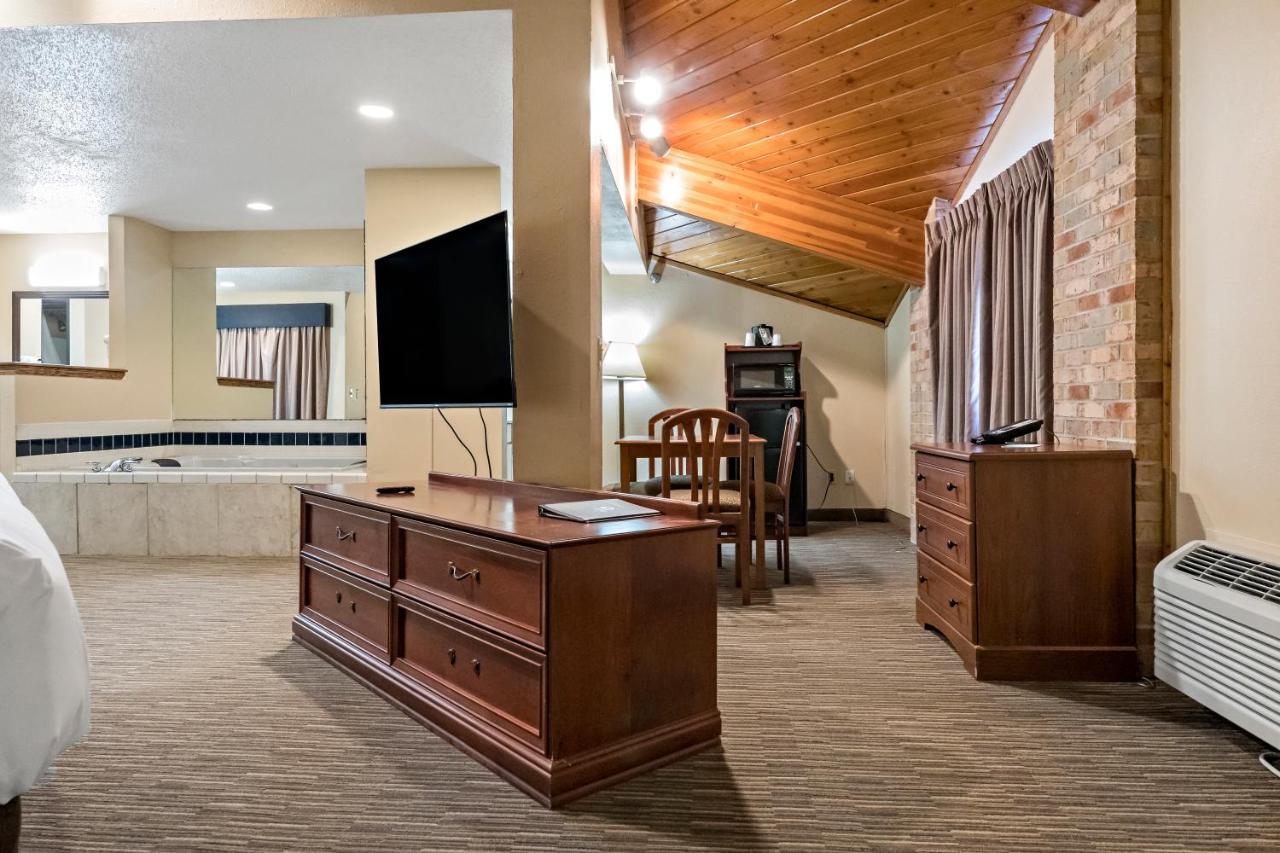 Quality Inn - Storm Lake Экстерьер фото