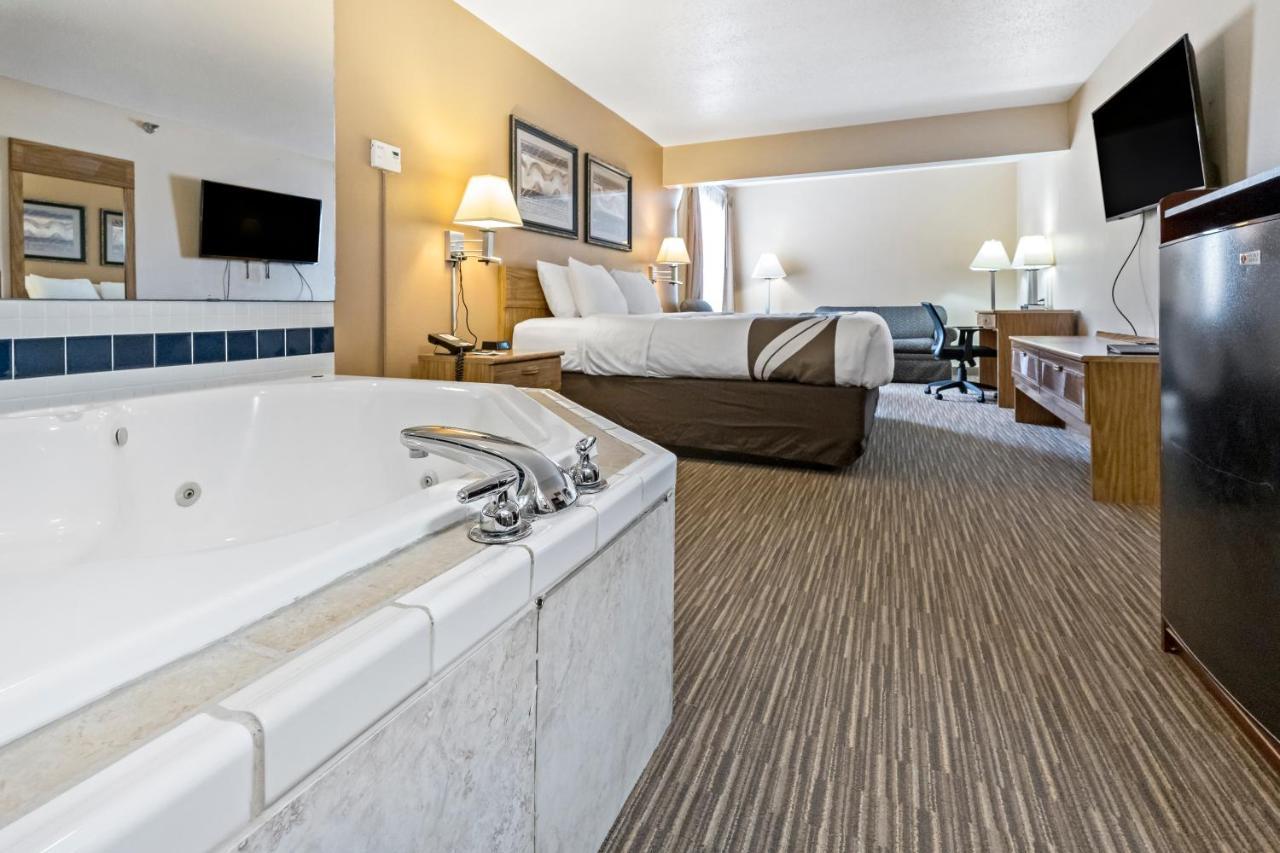 Quality Inn - Storm Lake Экстерьер фото