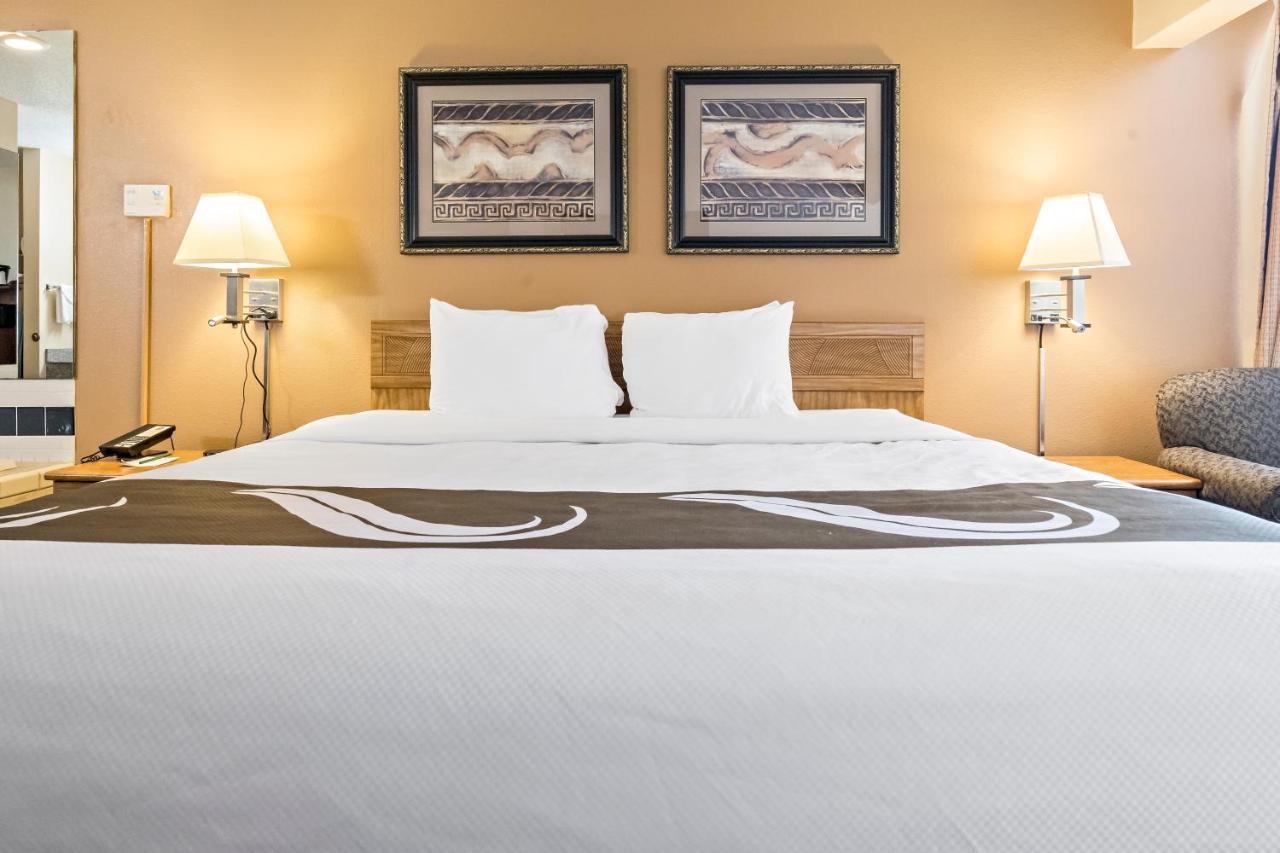Quality Inn - Storm Lake Экстерьер фото