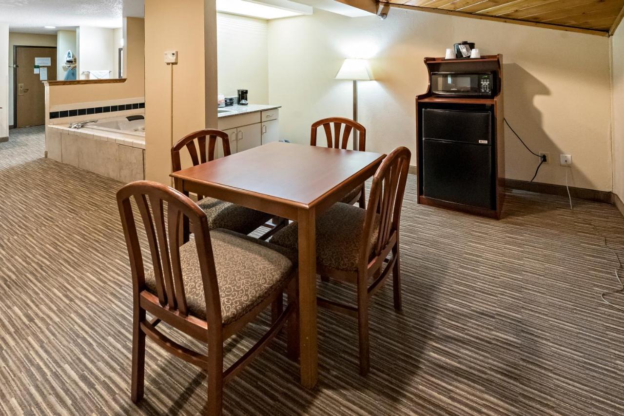 Quality Inn - Storm Lake Экстерьер фото